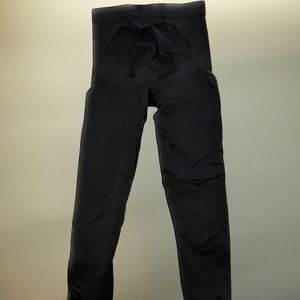 Black Belly Support Leggings by BLANQI